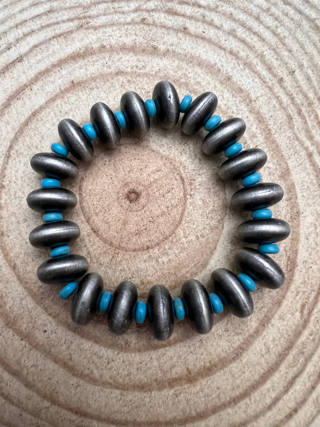 Faux Saucer Pearl Stretch Bracelet — with Faux Turquoise Accents (6.5")