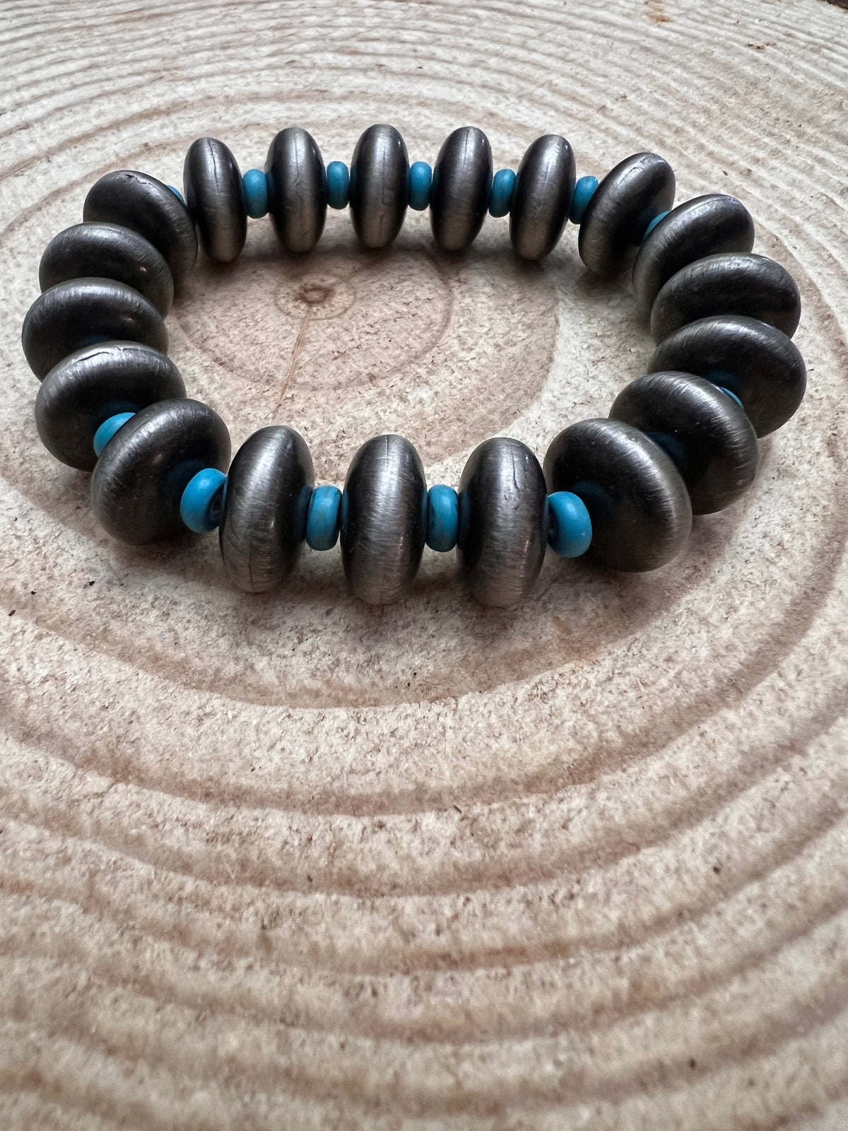 Faux Saucer Pearl Stretch Bracelet — with Faux Turquoise Accents (6.5")